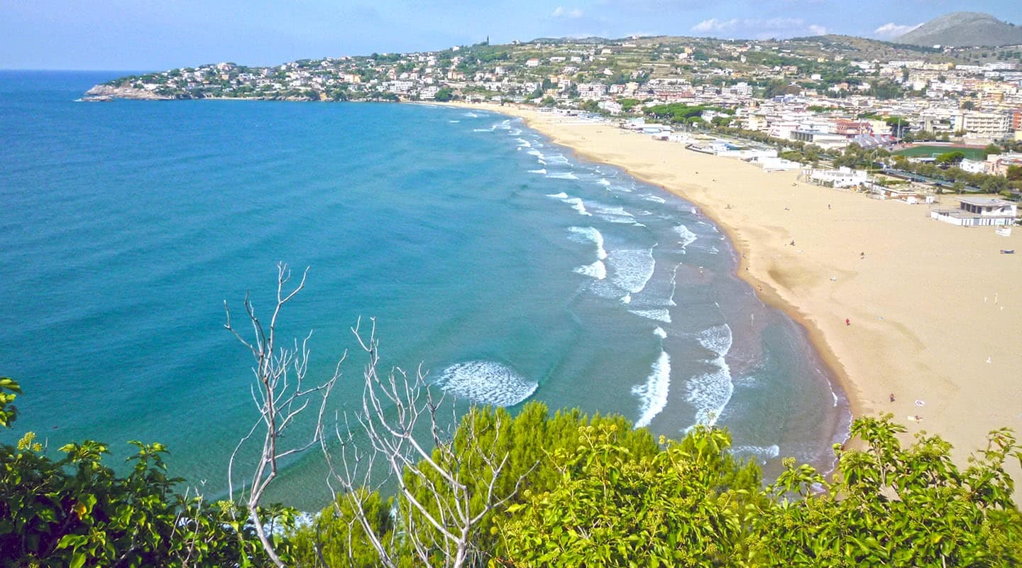 Riparte la stagione balneare e si torna a parlare di gestione delle coste e spiagge libere