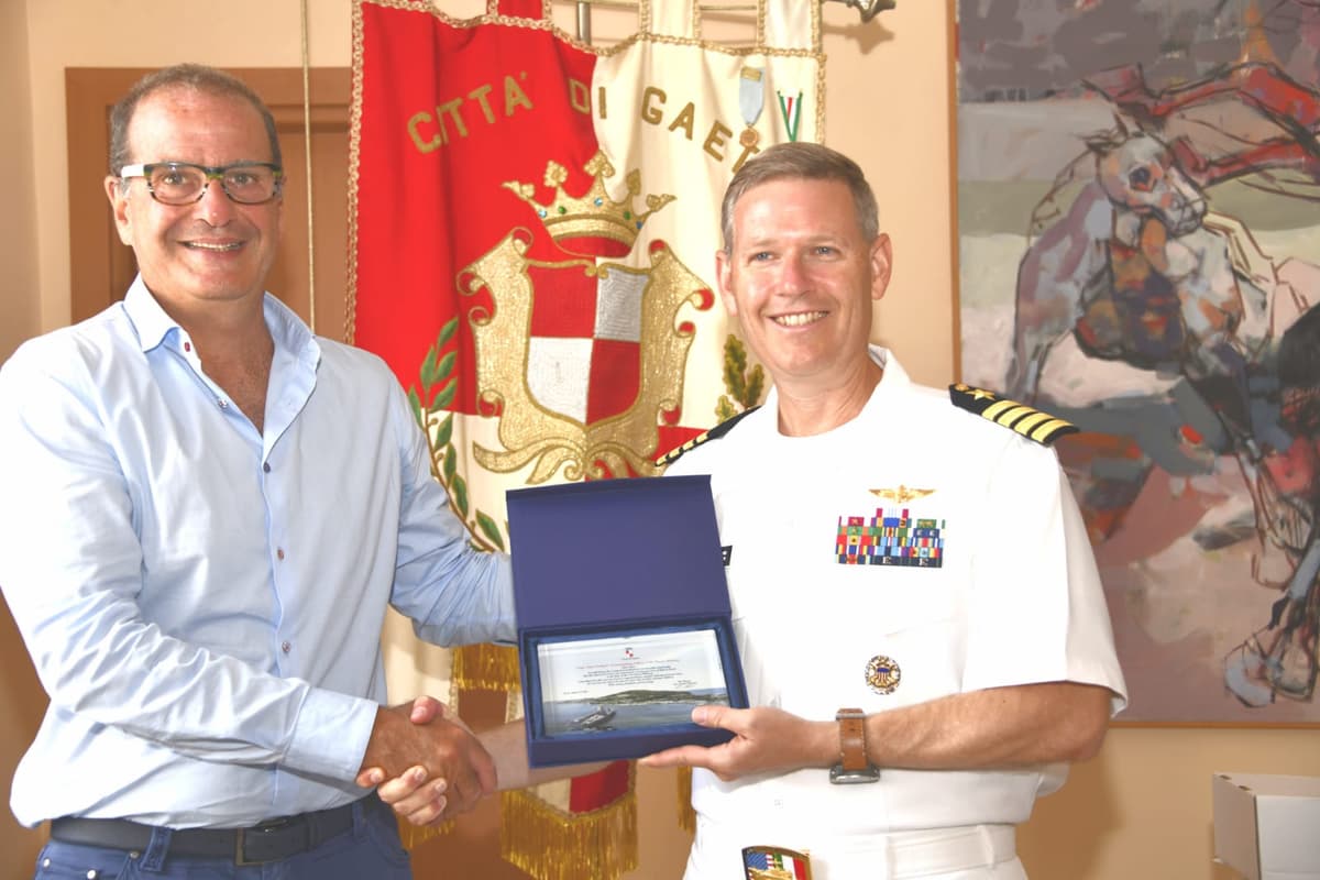 Gaeta - Il sindaco Mitrano incontra due comandanti della nave ammiraglia della VI Flotta di Stanza a Gaeta