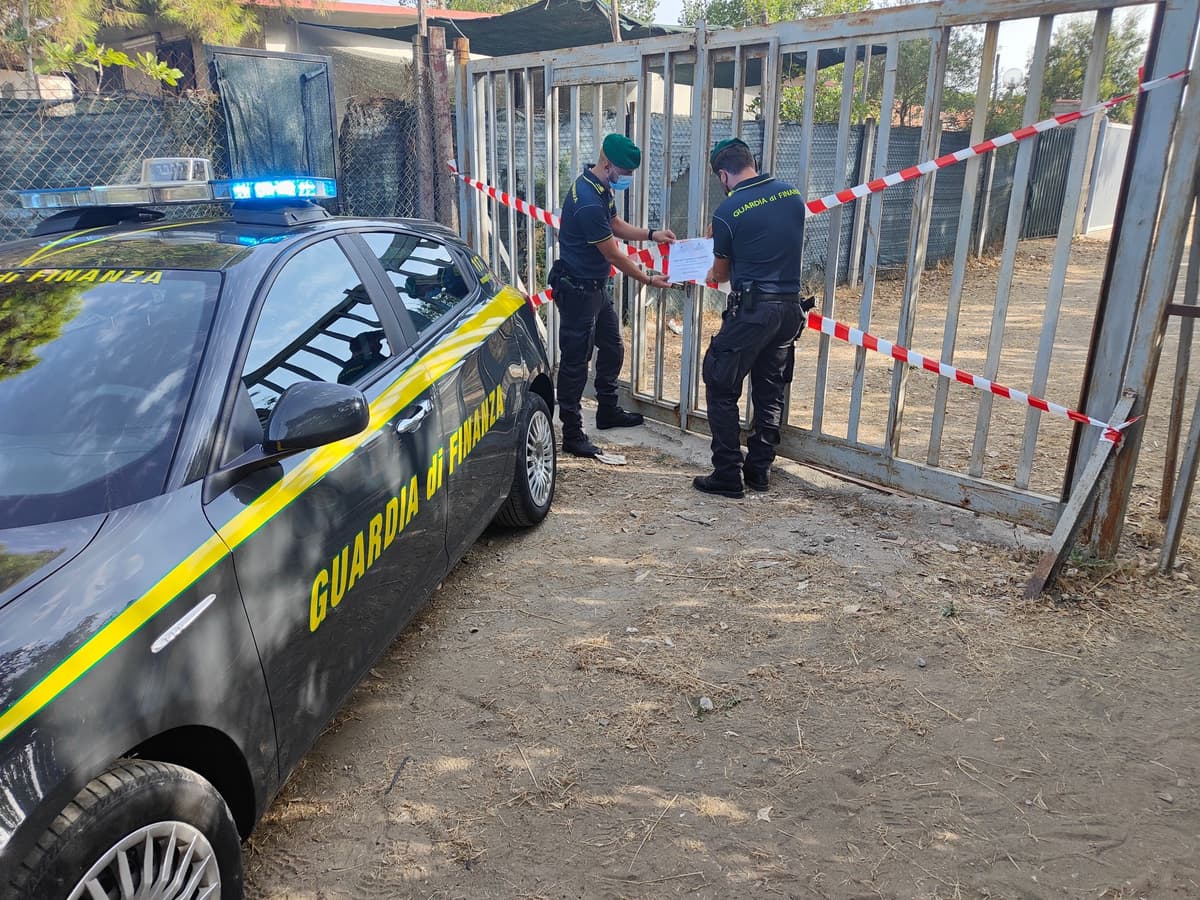 Minturno - Reati ambientali e abusi edilizi. 25 persone indagate.