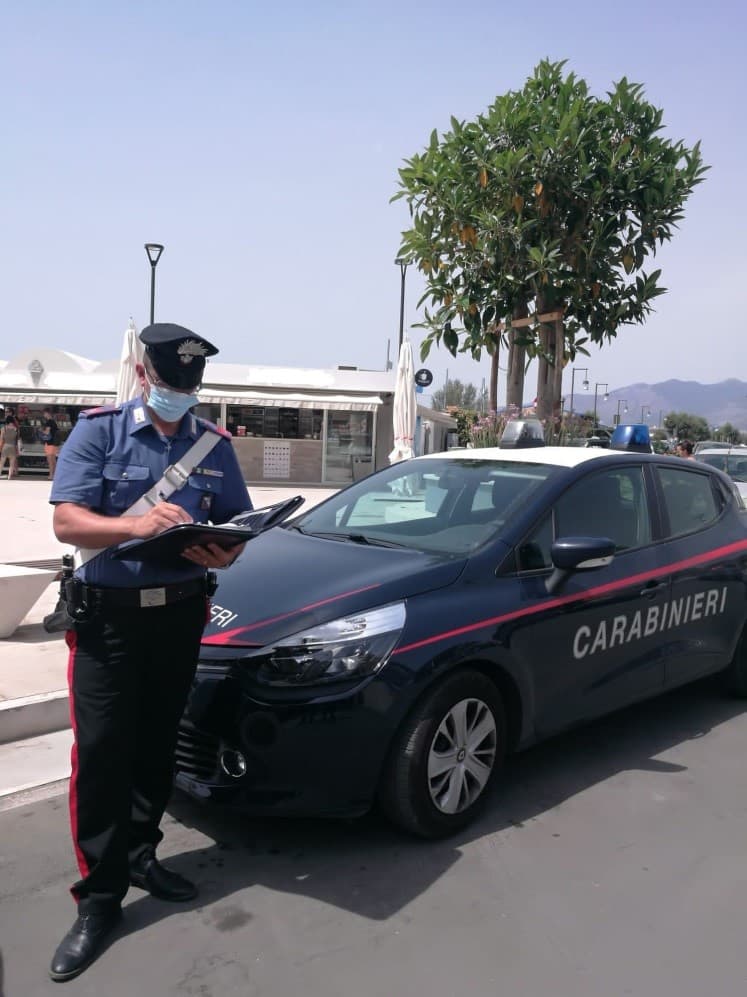 Scauri: Carabinieri deferiscono due giovani per occupazione abusiva di spazio demaniale