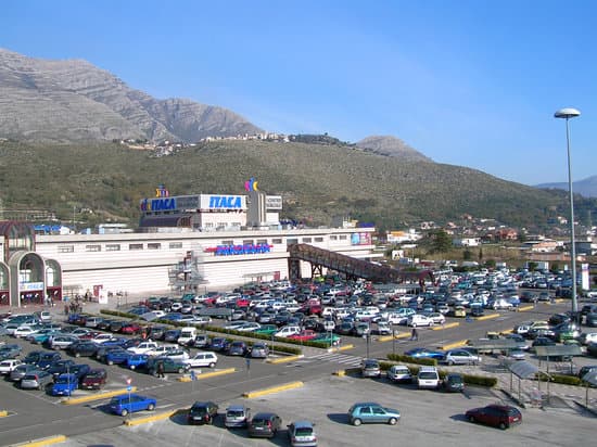 Formia: A Panorama taglio delle gomme auto parcheggiate per poi rapinare, decine di casi denunziati