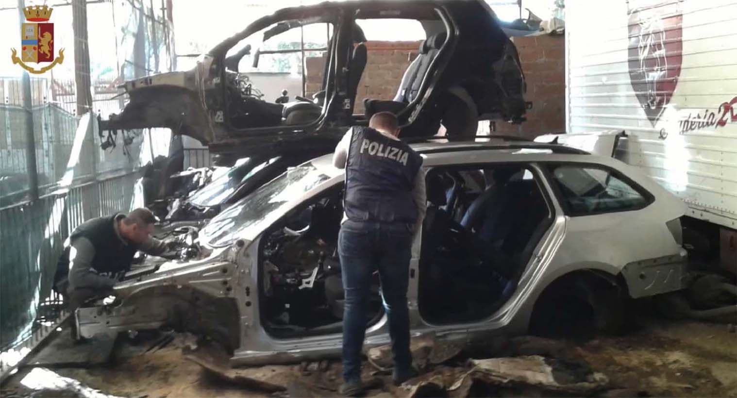 Polizia Stradale: identificata in un capannone auto rubata a Roma e già smontata, locali sequestrati