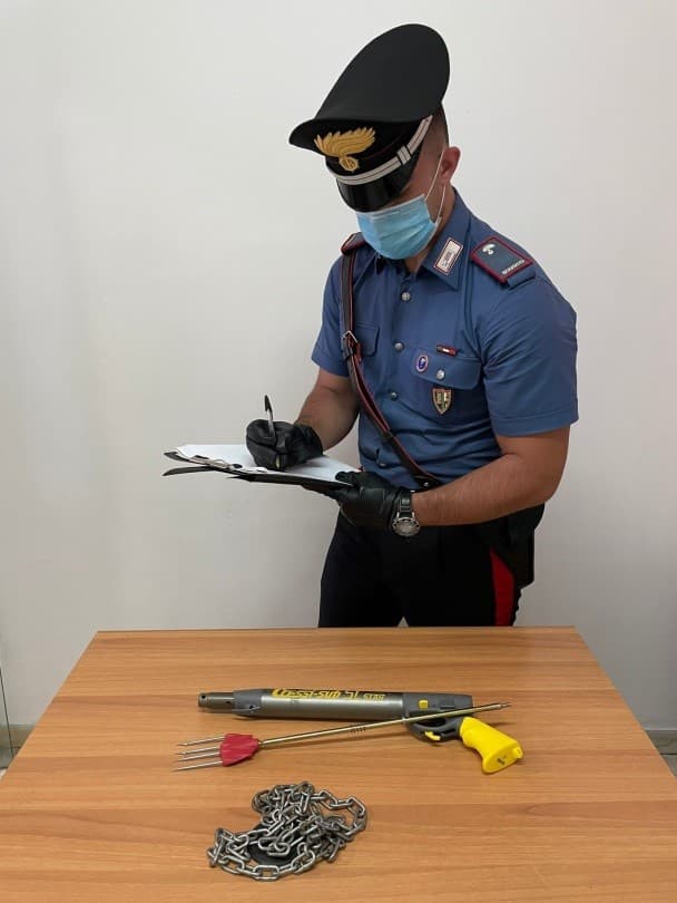 Gaeta: due persone deferite dai carabinieri alla autorità giudiziaria per minacce e porto di armi
