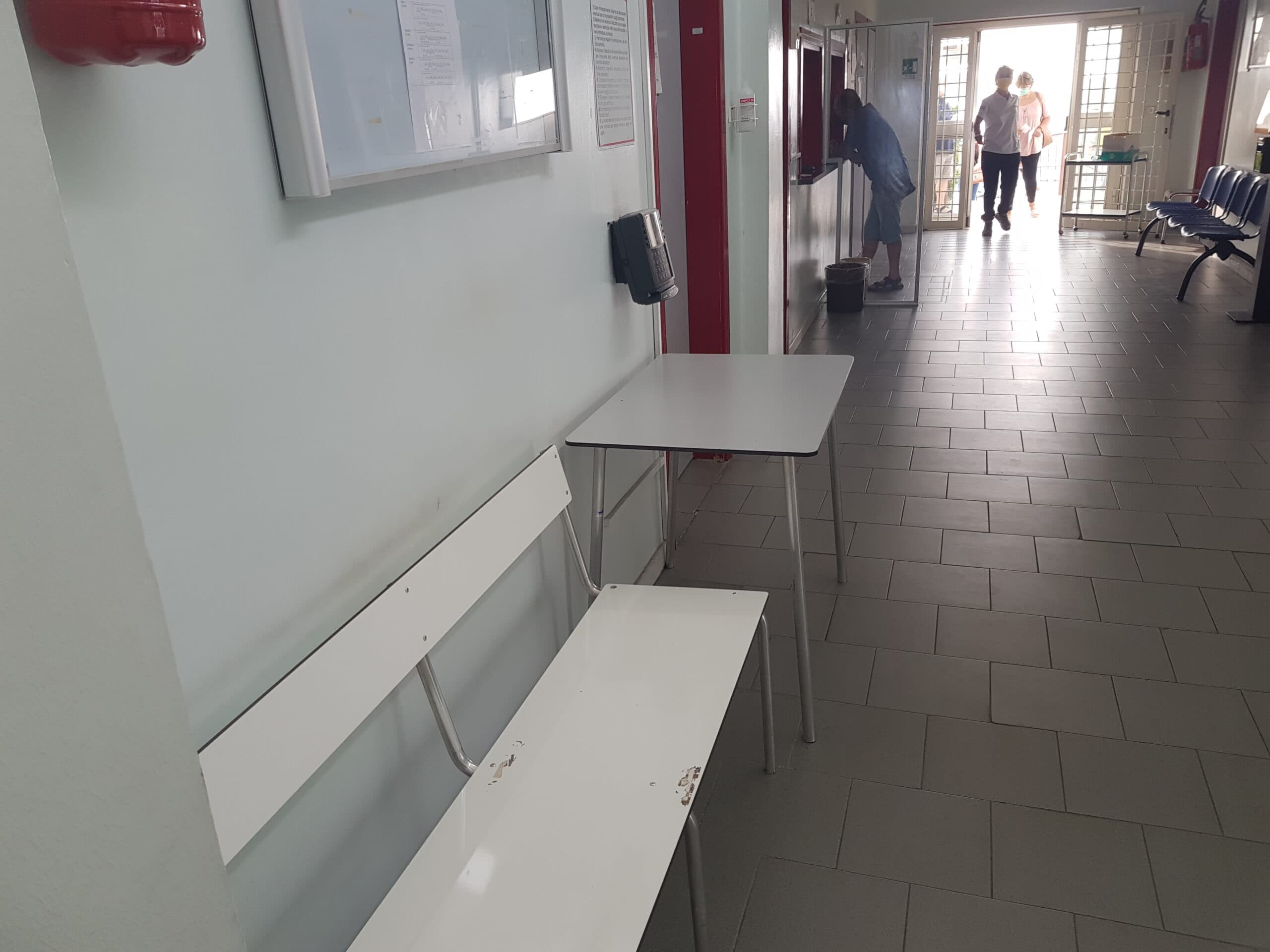 Minturno: Al CUP totale mancanza di rispetto per i cittadini che debbono pascolare fuori dell'edificio