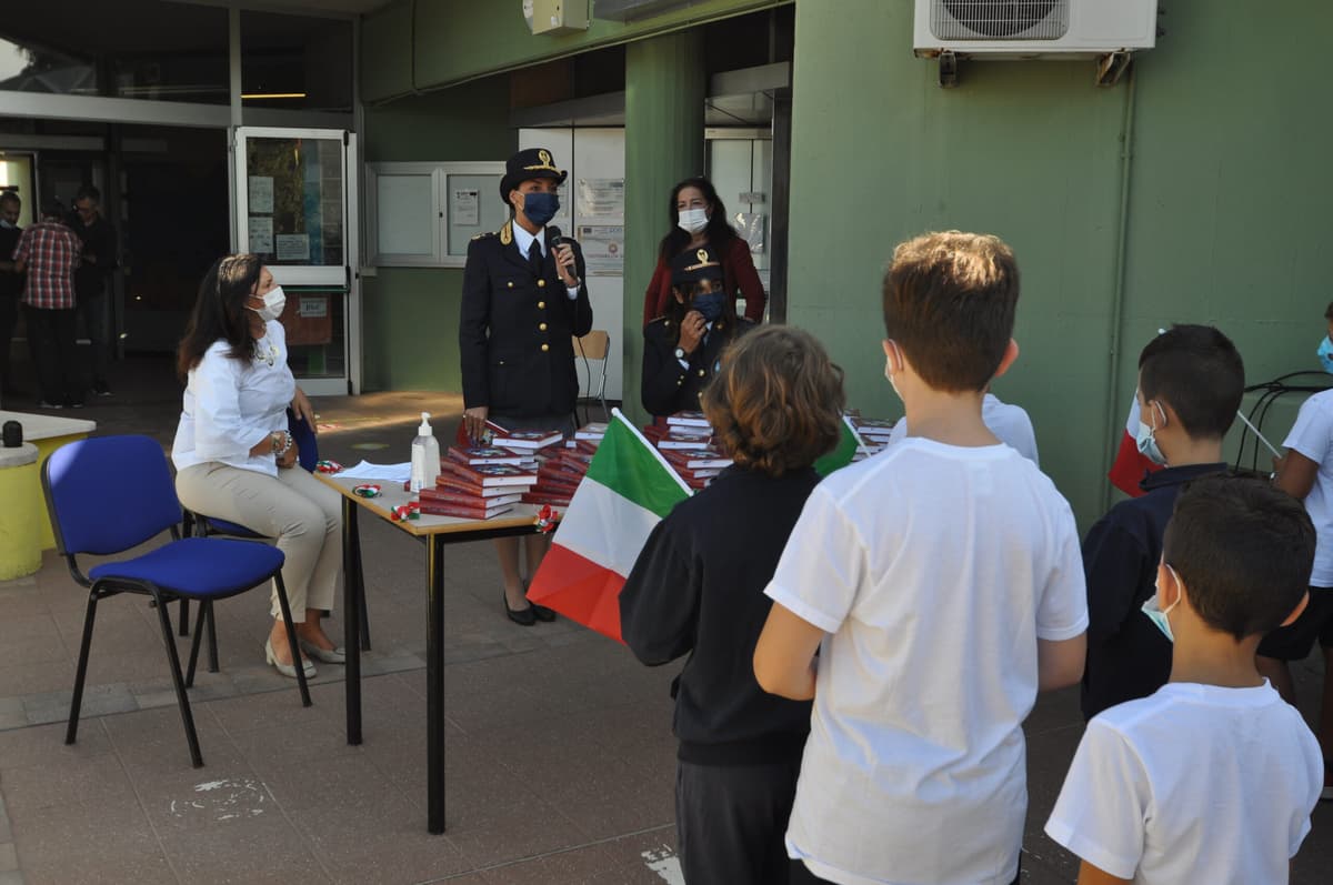 Polizia: Donate a 350.000 studenti italiani Il Mio Diario per diffondere la cultura della legalità