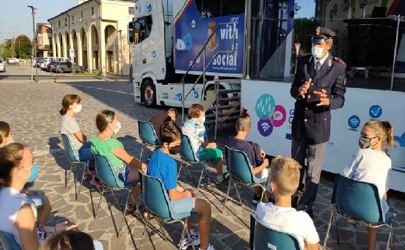 Polizia: Giornata Mondiale degli Insegnanti, workshop sicurezza on line scuole primarie