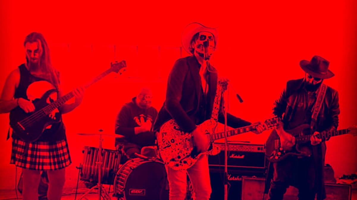 Fondi, Kiss in the Dark: da oggi su tutte le piattaforme l’ultimo brano della band NEW22