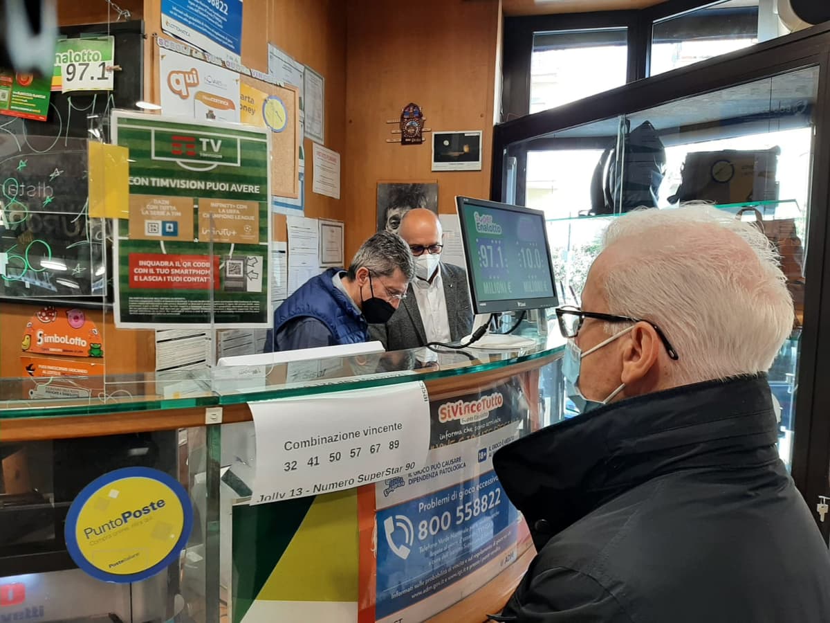 Fondi - Certificati anagrafici anche in tabaccheria