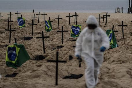 Covid 19 superata la soglia di 5 milioni di morti, OMS avverte: la stima reale è del doppio o triplo