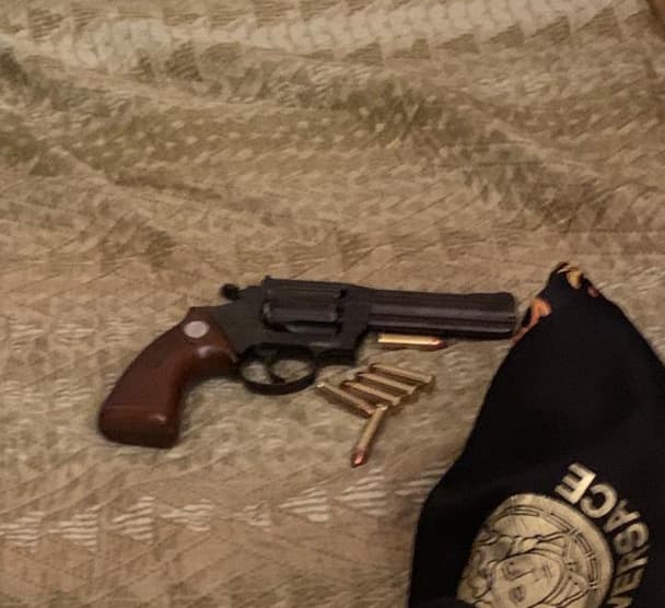 Un arresto per possesso di arma da fuoco