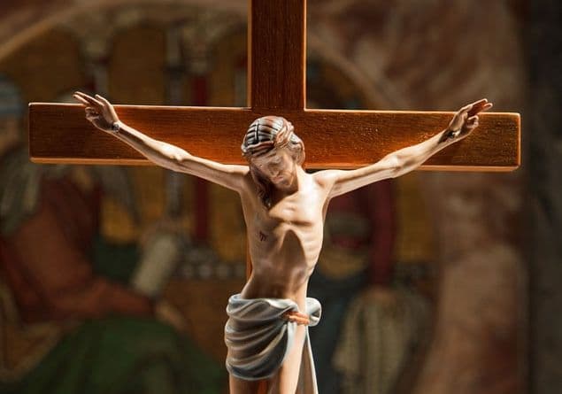 Il crocifisso fa parte della storia del mondo, riflessioni dell'ebrea atea Natalia Ginzburg