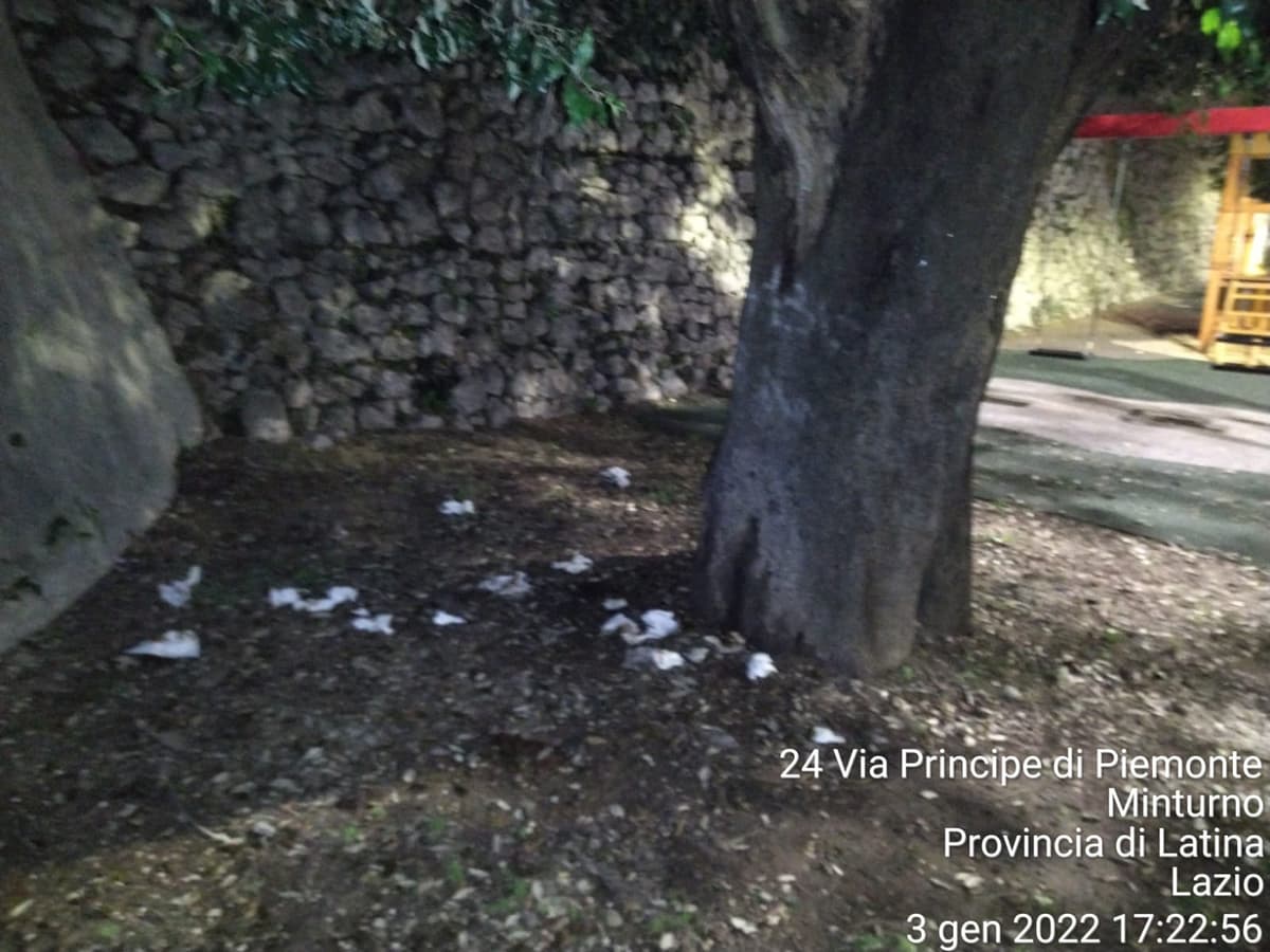 Minturno: Fratelli d'Italia segnala il degrado della Villa Comunale ubicata in prossimità del Comune