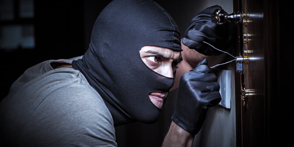 Fondi: ladro in appartamento. Arrestato