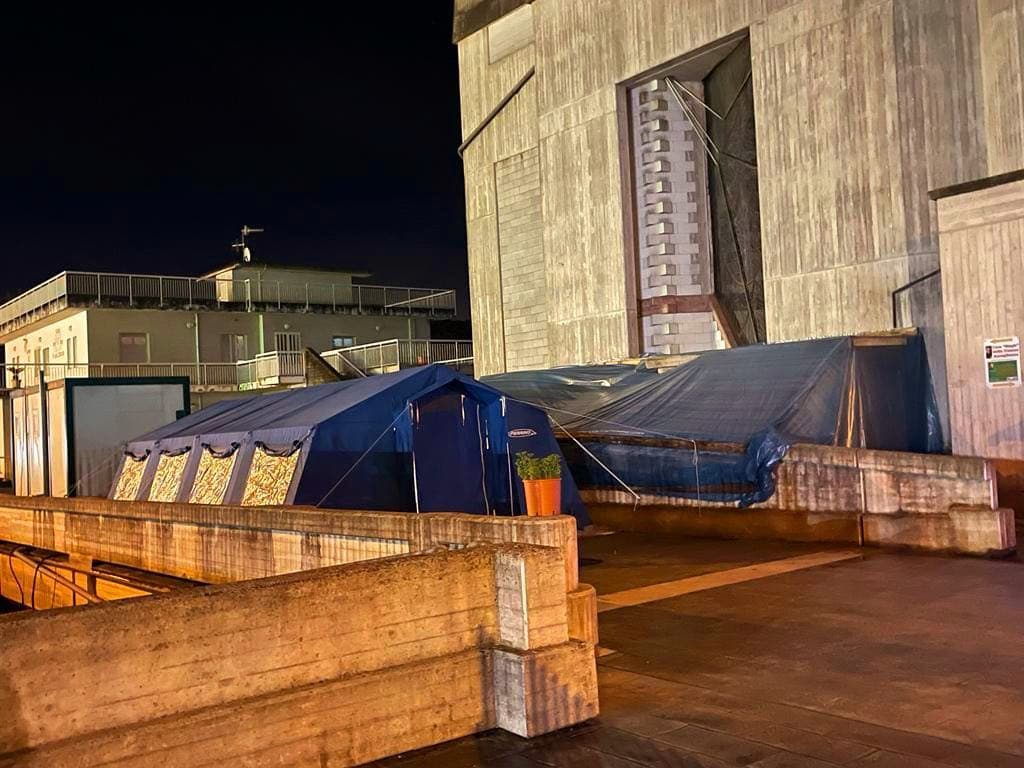 Formia Villaggio Don Bosco-don Mariano ospitano la tenda per i senza tetto sino al mese di marzo