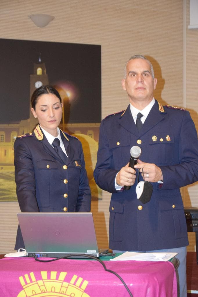 Polizia: "Questo non è amore" continua la campagna permanente contro la violenza di genere