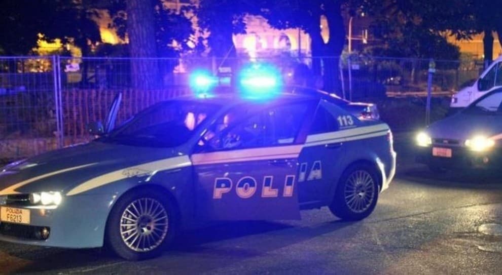 Polizia: Due ventiquattrenni pluripregiudicati fermati di notte mentre scorrazzavano minacciosi in Piazzale dell'Ambrosia