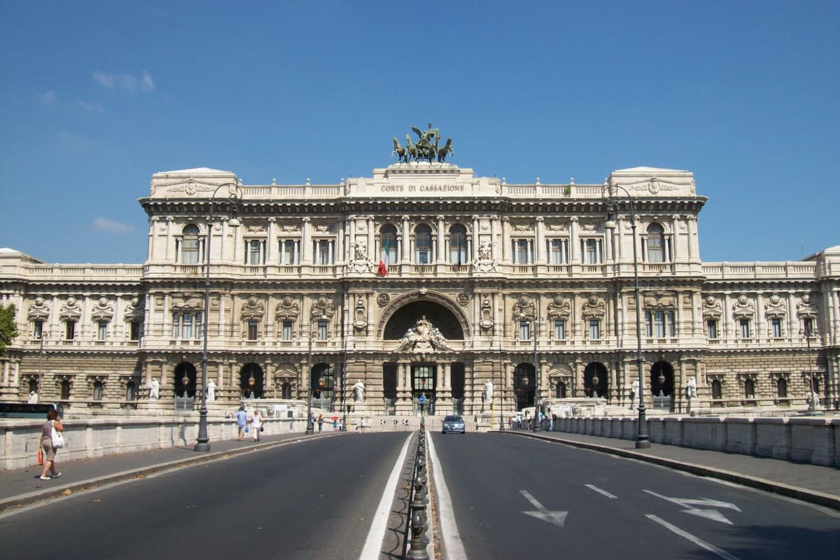 Polizia: Imprenditore sequestrati in Italia, Regno Unito e Moldavia 119 febbricati e 58 terreni per valore 55 milioni di euro