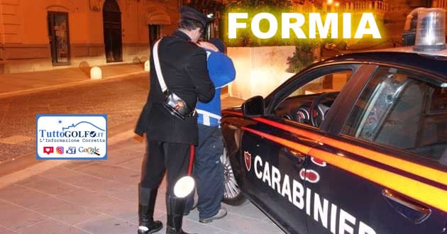 Tenta la fuga alla vista dei militari. Nella portiera dell'autovettura 1 kg di hashish