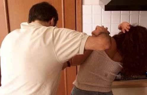 Scauri: maltrattamenti ai danni della compagna.