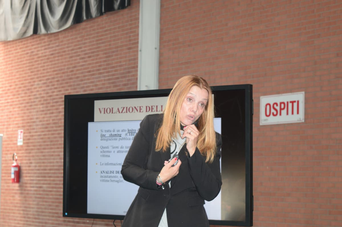 Scauri: 25 maggio videoconferenza su "Minori e social network, uso consapevole tra rischi e opportunità"
