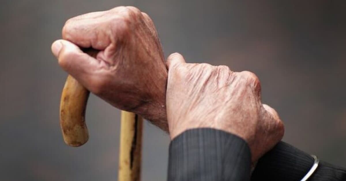 Fondi: 33enne minaccia e sequestra il padre per ottenere denaro per la droga, recidivo arrestato dalla Polizia