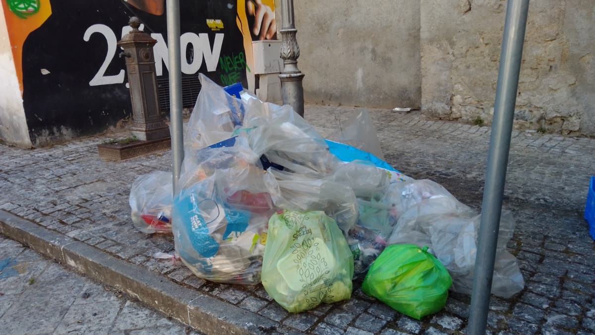 Abbandono di rifiuti: multe salatissime e controlli a campione