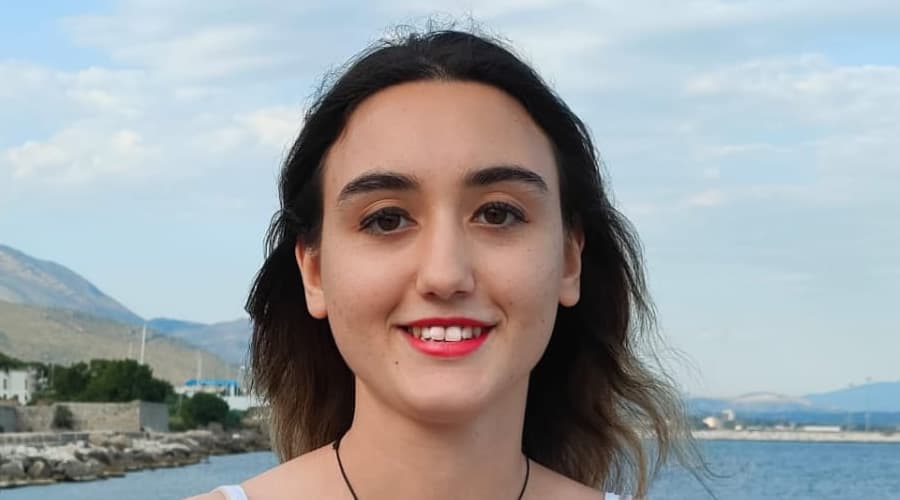 Formia: Sara Guida premiata con la Targa Alfiere dell' Arte e Poesia