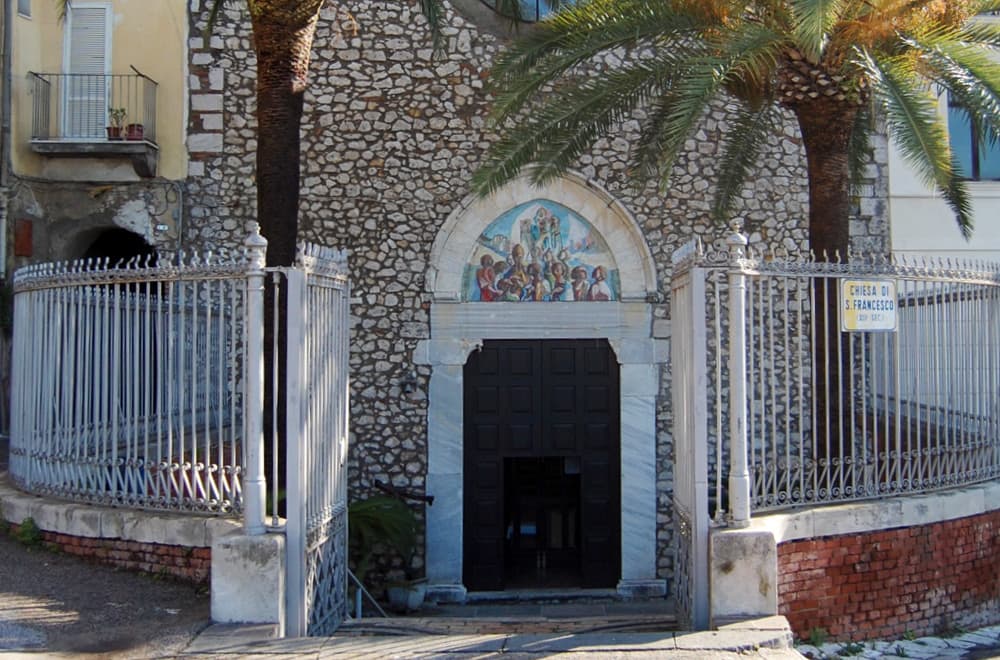 Minturno: Emy Del Balzo promuove una messa di suffragio per il fratello Romolo nella Chiesa di San Francesco