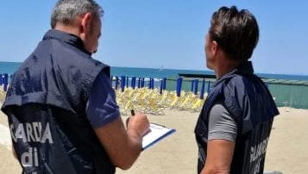 Gaeta: Viva le Fiamme Gialle che sanzionano titolare di convenzione per la balneazione per aver negato ai clienti l'accesso gratuito alla spiaggia