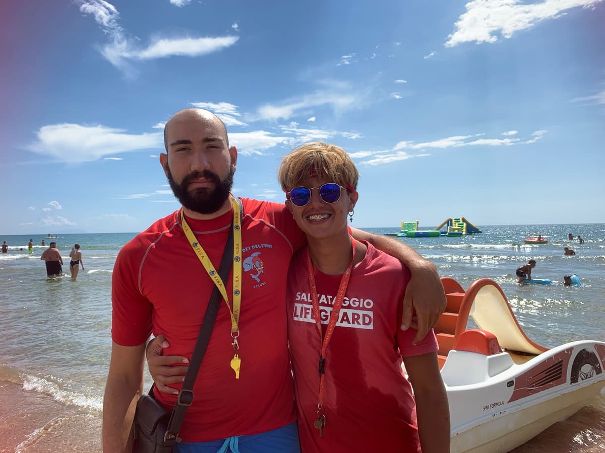 Scauri: Salvataggio di un bambino di 7 anni, pronti i bagnini del Parco acquatico "L'isola dei delfini" - Spiaggia La terrazza