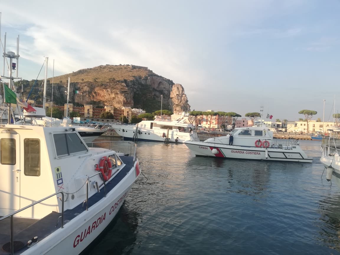 Guardia Costiera: Monitoraggio divieto dei natanti entro 250 metri dalla battigia e 150 metri dalle coste rocciose