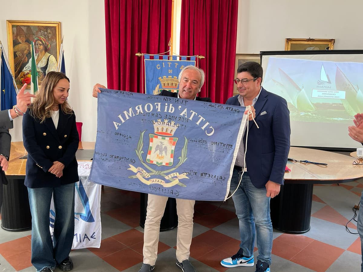 Cerimonia di riconsegna del vessillo "Città di Formia"