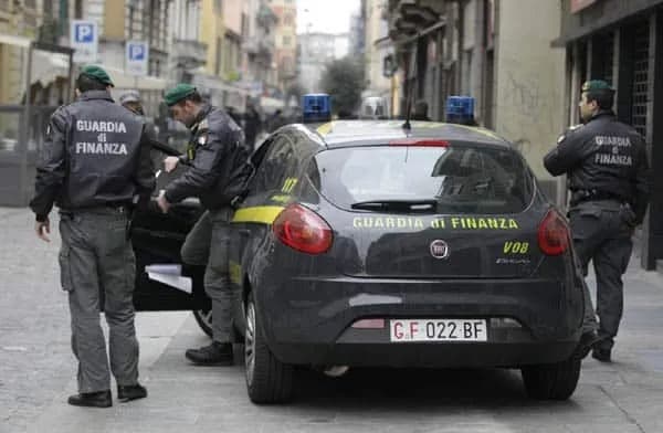 La Guardia di Finanza ha confiscato due appartamenti alla criminalità organizzata