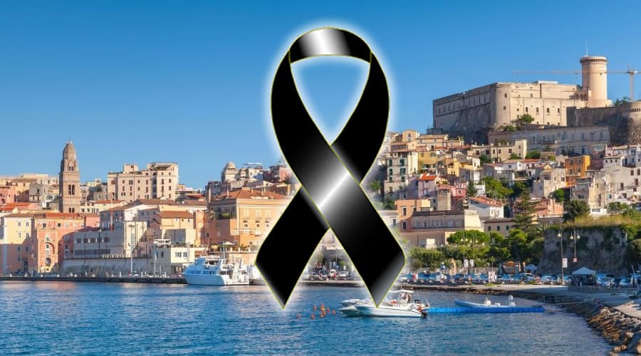Gaeta, commovente omaggio a Daniela Pagano sulla spiaggia di Serapo