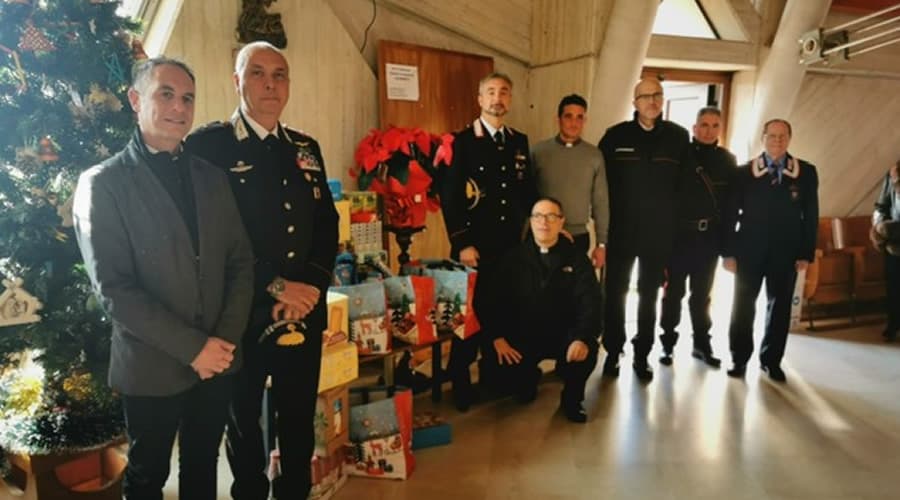 I militari della Compagnia carabinieri di Formia hanno acquistato generi alimentari per donarli ai poveri della Caritas