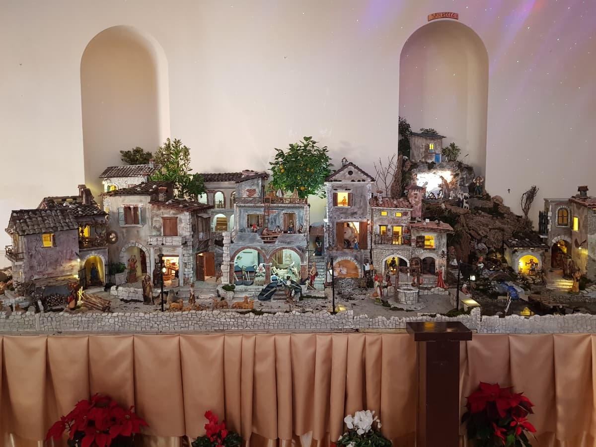 Scauri: Stupendo presepe artigianale nella Chiesa dell'Immacolata