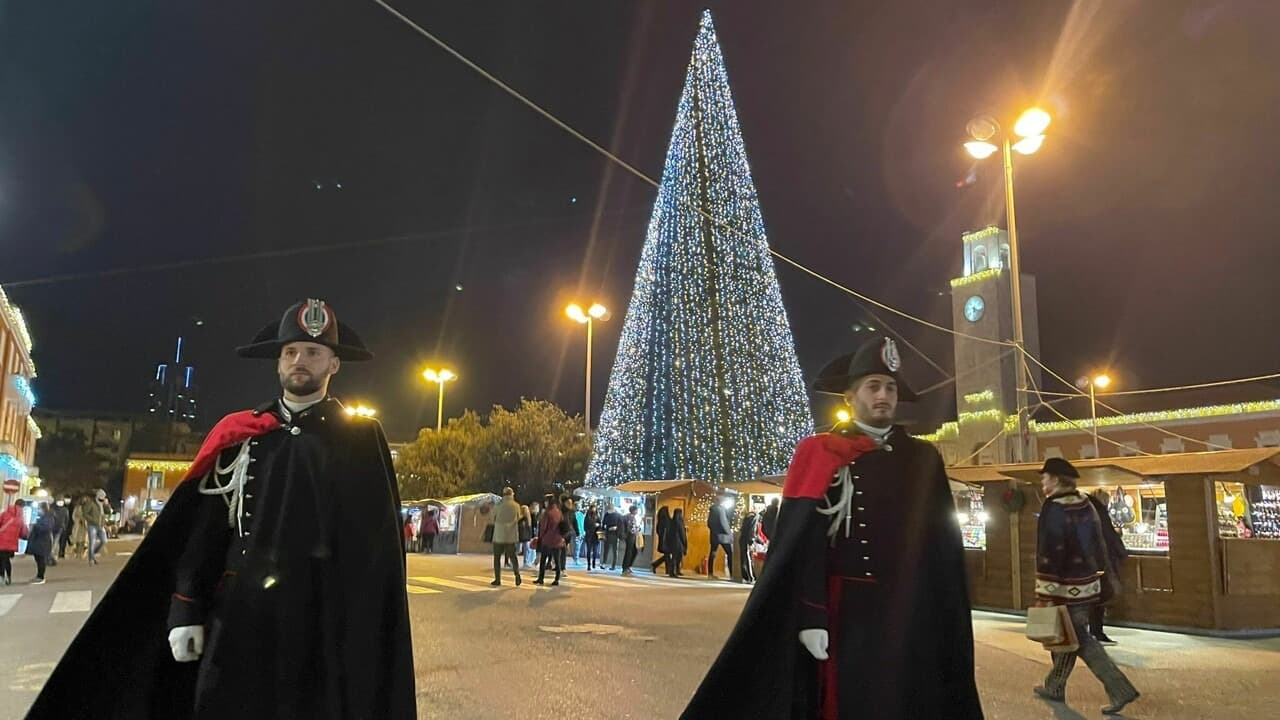 Gaeta, Carabinieri a Cavallo con mantello e sciabola