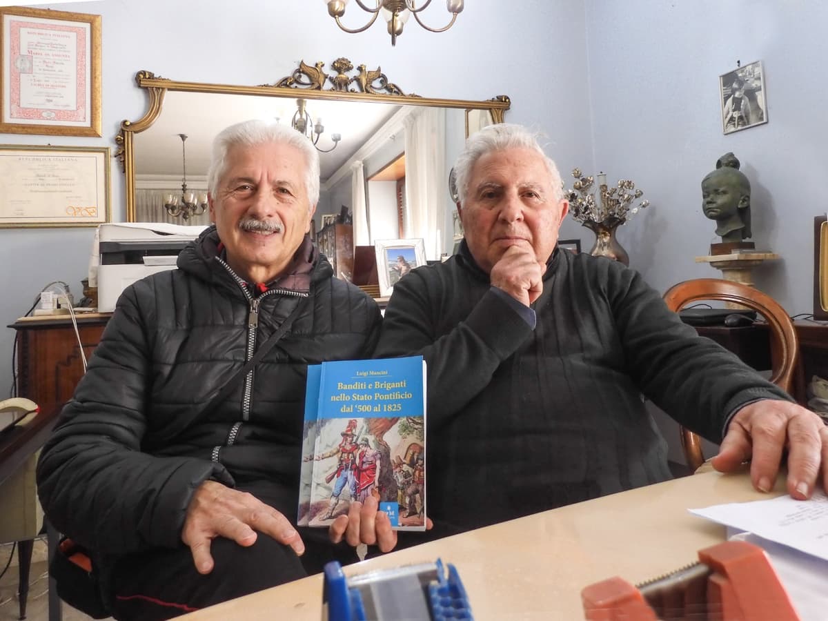 <strong>“Tanto, Ormai” e “Briganti nello Stato Pontificio”: Don Luigi Mancini presenta i suoi ultimi libri</strong>