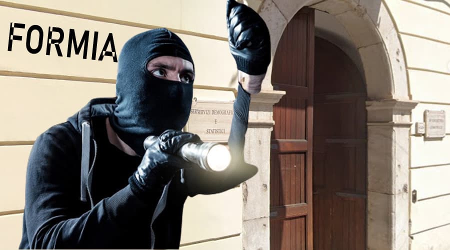 Formia, ladri in azione nell'Ufficio Anagrafe
