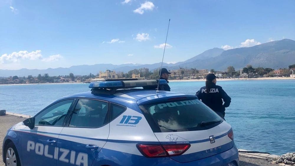 Aggrediscono i titolari di uno stabilimento balneare. DASPO per cinque giovanissimi