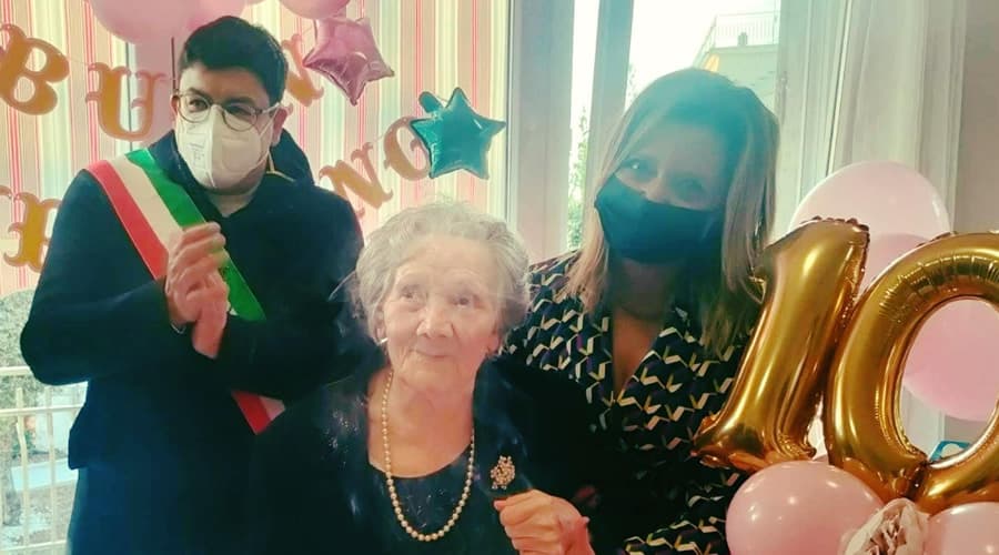 Angelica D'Ambrosio compie 100 anni. Gli auguri del Sindaco