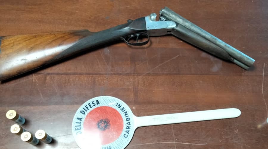 Arrestato per detenzione abusiva e alterazione di arma comune da sparo