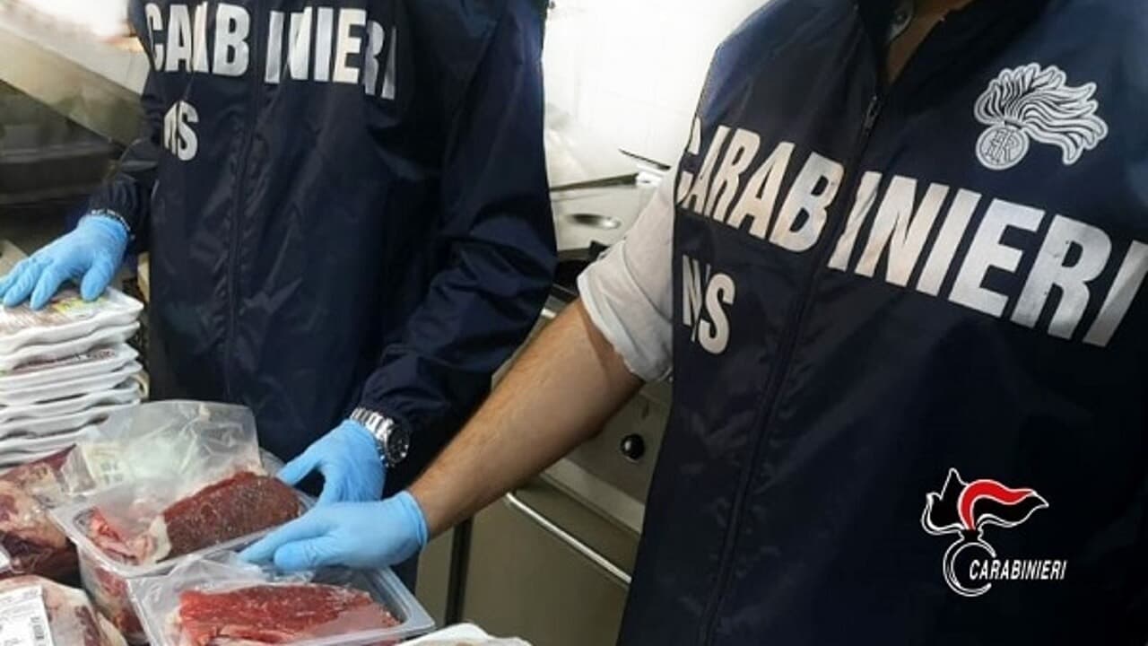 Sequestrati 150 kg di alimenti vari per la mancata della tracciabilità