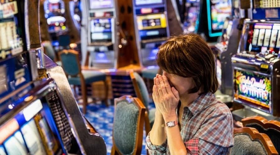 Il gioco d'azzardo è l’eroina del terzo millennio. I numeri nel Golfo di Gaeta. Crescono le giocate on-line