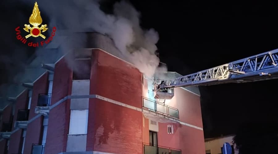 Incendio in una struttura ricettiva. L'intervento dei Vigili del Fuoco