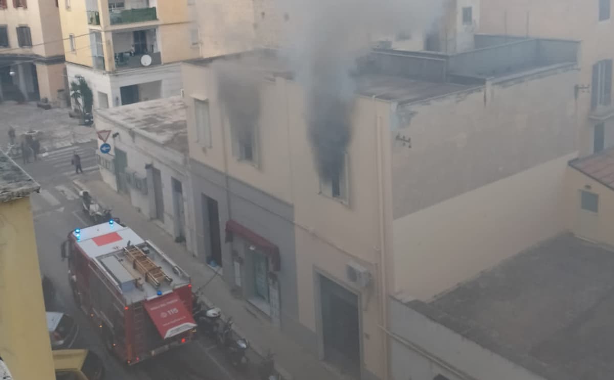 FOTO - FORMIA: INCENDIO IN APPARTAMENTO IN VIA MARZIALE