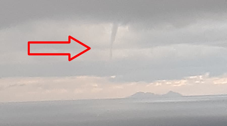 FOTO - Tromba d'aria marina fronte Sperlonga