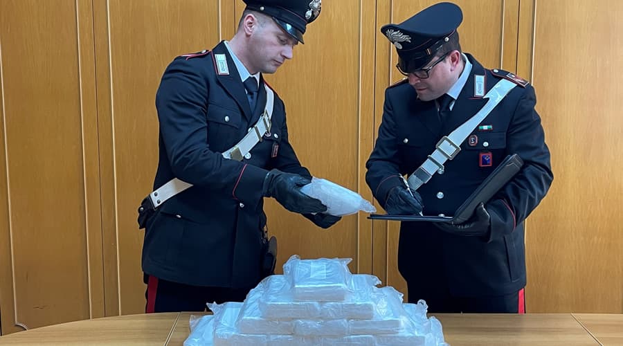 16 kg di cocaina sequestrati dai Carabinieri. Arrestati in due
