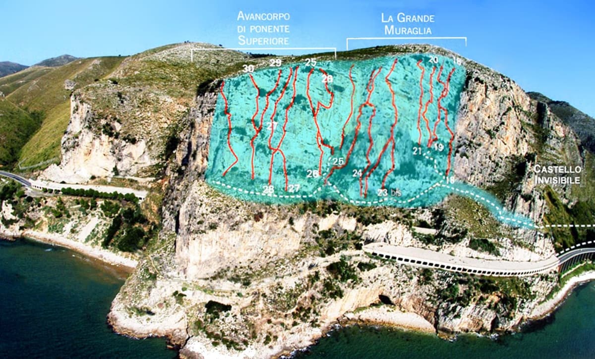 Flacca, parete rocciosa : divieto di arrampicata libera o attrezzata. C'è una coppia di Falco pellegrino in attività riproduttiva