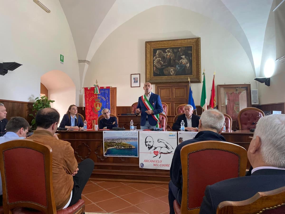 Maurizio Costa conquista Minturno con il bando borsa lavoro, il plauso di Stefanelli